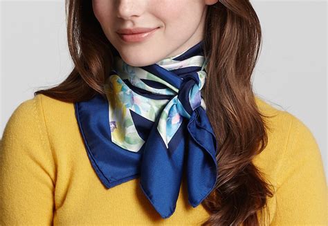 come si indossa un foulard hermes|Come indossare un foulard, il vademecum delle Knotting cards di .